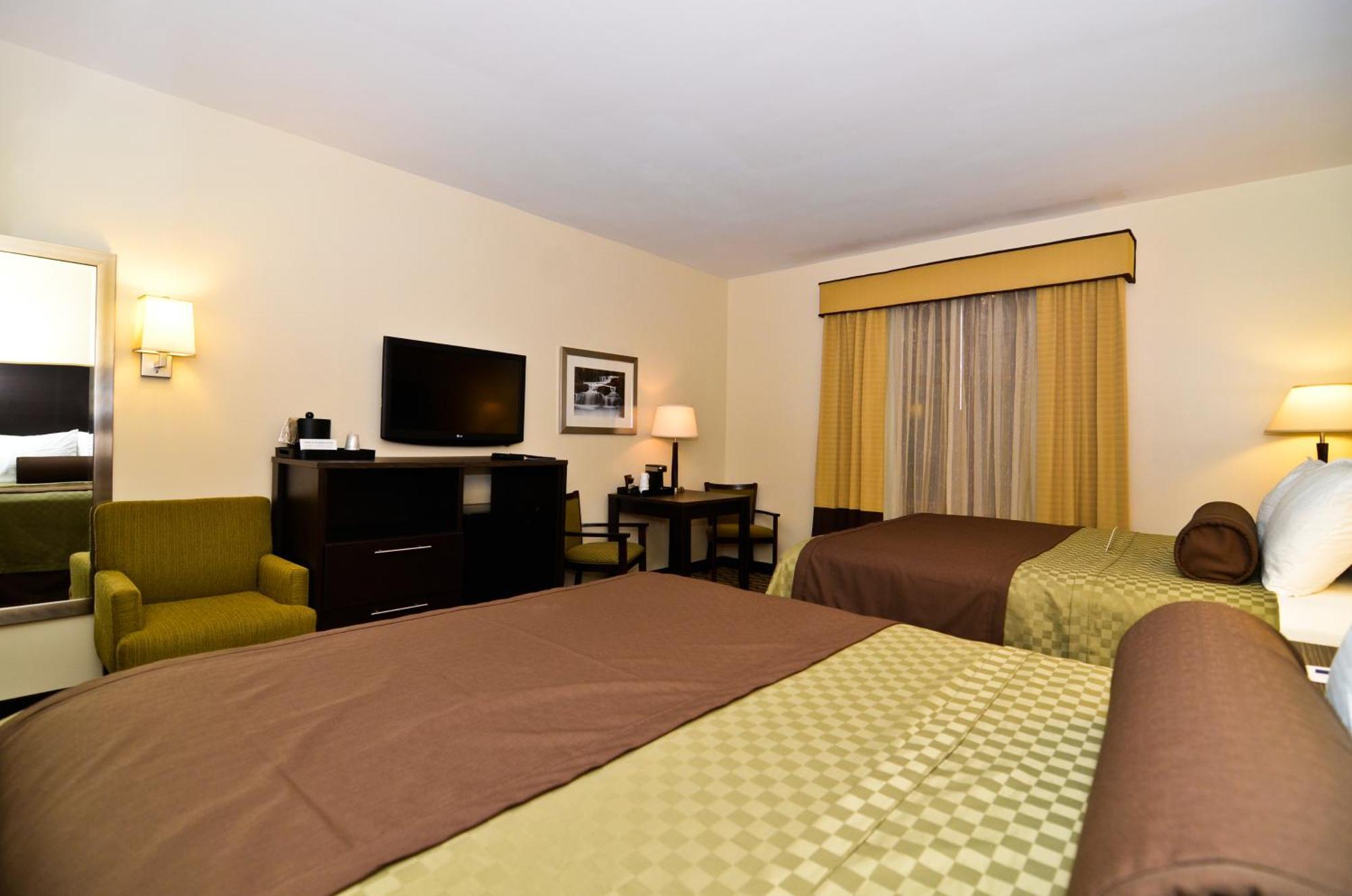 Queen Room with Two Queen Beds and Bath Tub - Disability Access/Non-Smoking